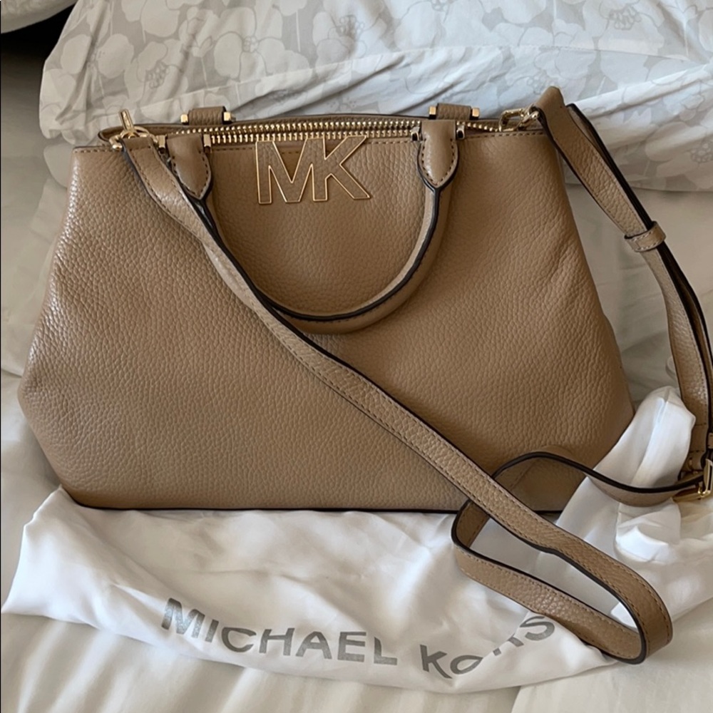 Michael kors crossbody